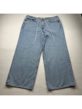 SHORT Abercrombie & Fitch Light Wash Denim Low Rise Ultra Loose Jeans 32S